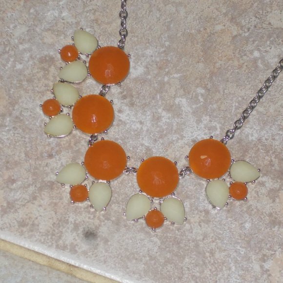 Stunning luxury vintage necklace, orange & off white. - Picture 2 of 3